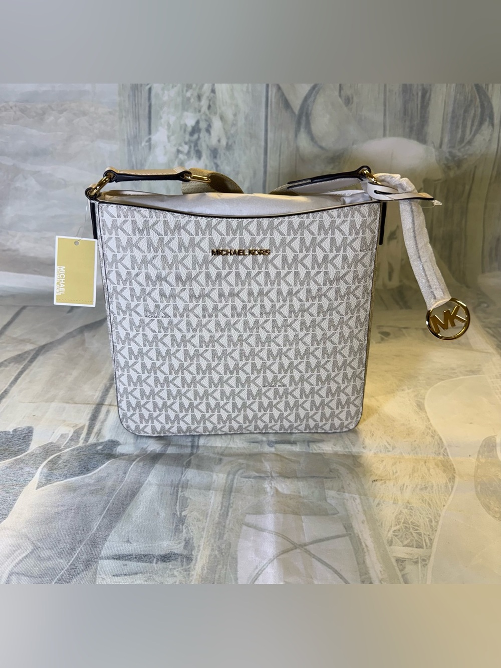 Michael Kors Jet Set Travel (Light Cream Multi) Crossbody Bag